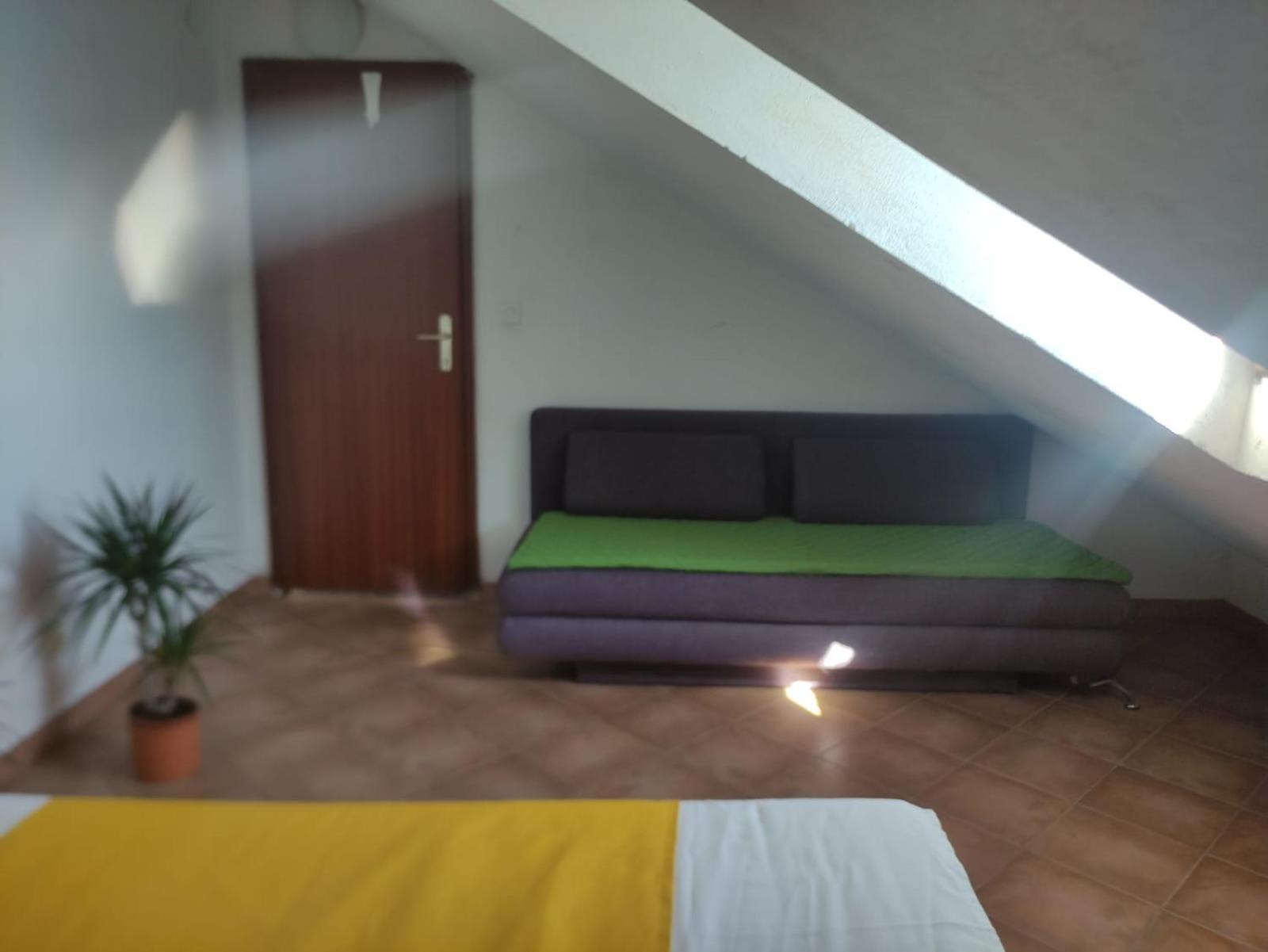 Sandy Apartment Jesenice (Split-Dalmatia)