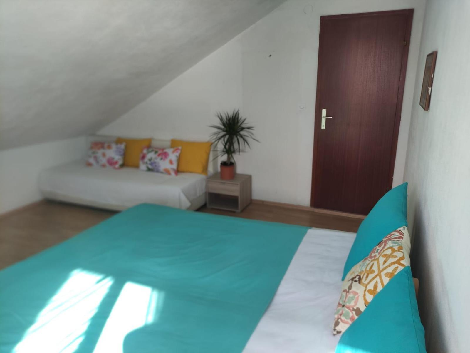 Sandy Apartment Jesenice (Split-Dalmatia)